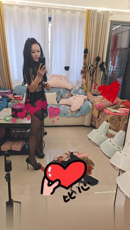 风骚制服少妇
