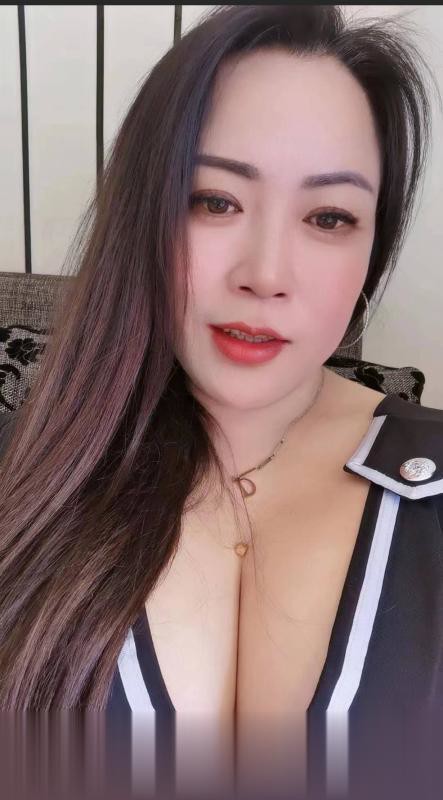 西青E奶大胸妹
