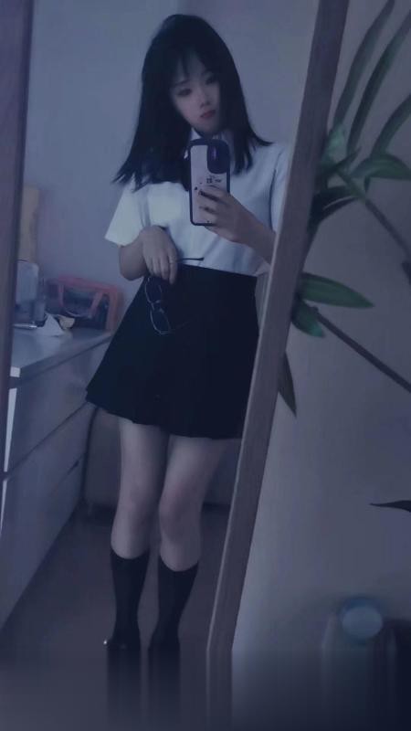 眼镜妹萌萌.