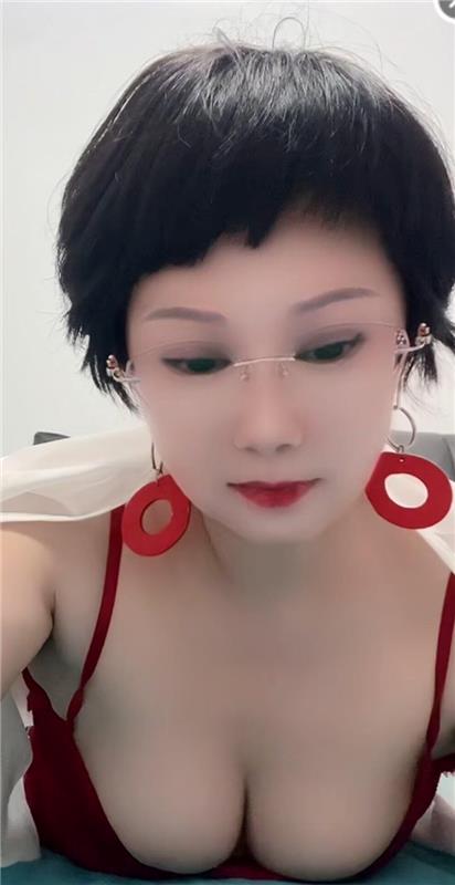 龙湖镇高颜值骚女