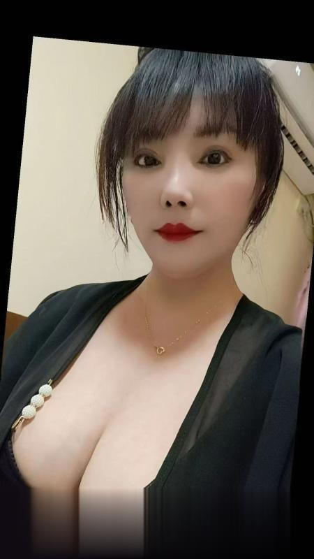 风韵巨乳少妇