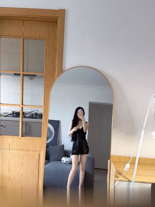 黑丝性感长腿御姐