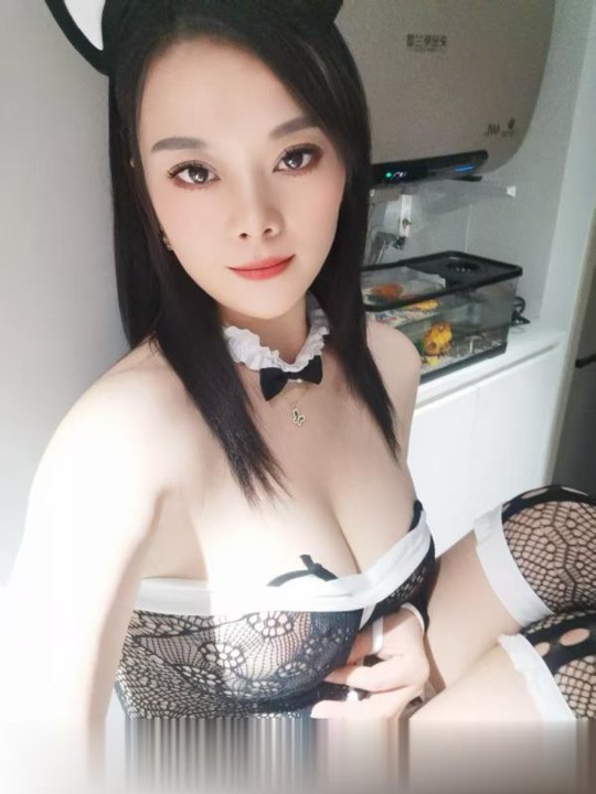 性感轻熟朵朵