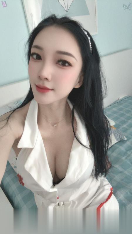 朝阳长腿喷水桃子