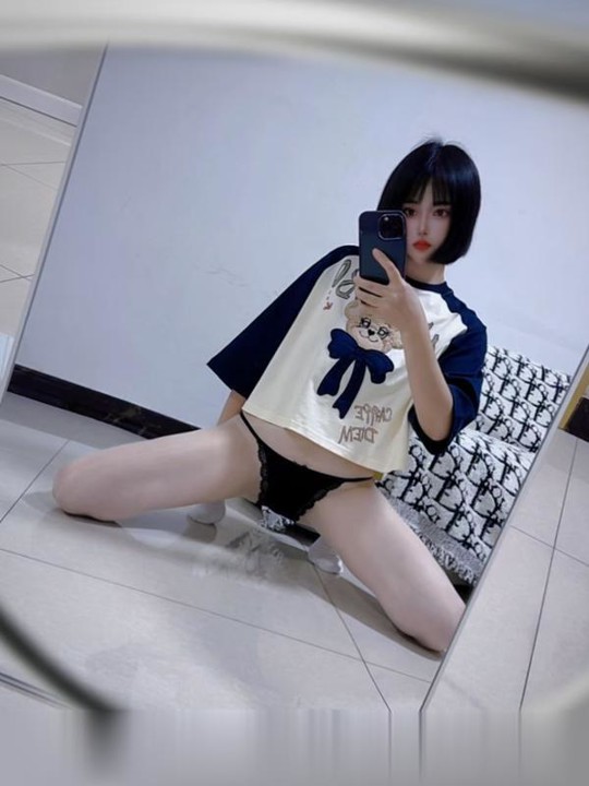 白嫩大奶风骚菲女神