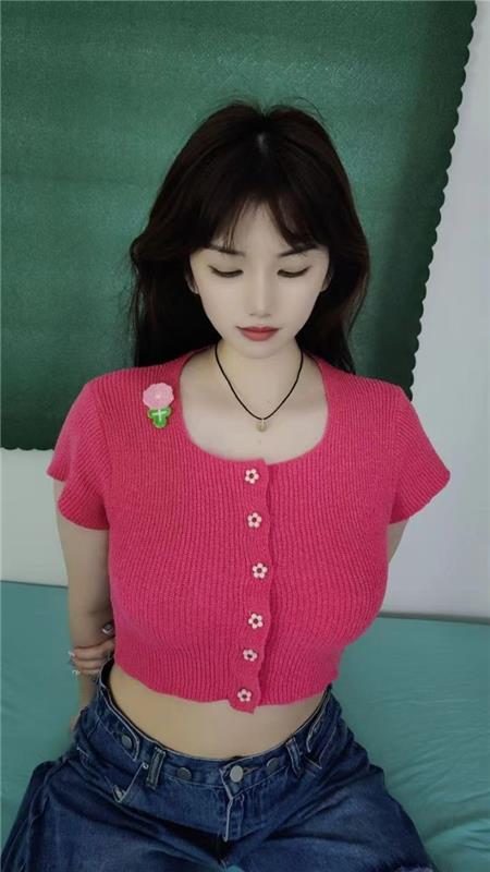 年轻冷白皮小妹