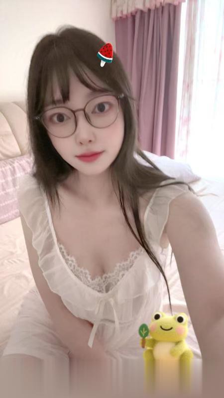 温柔大胸眼镜老师