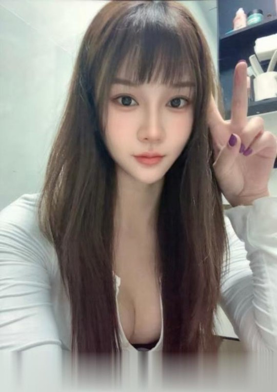 大胸美女炮架子