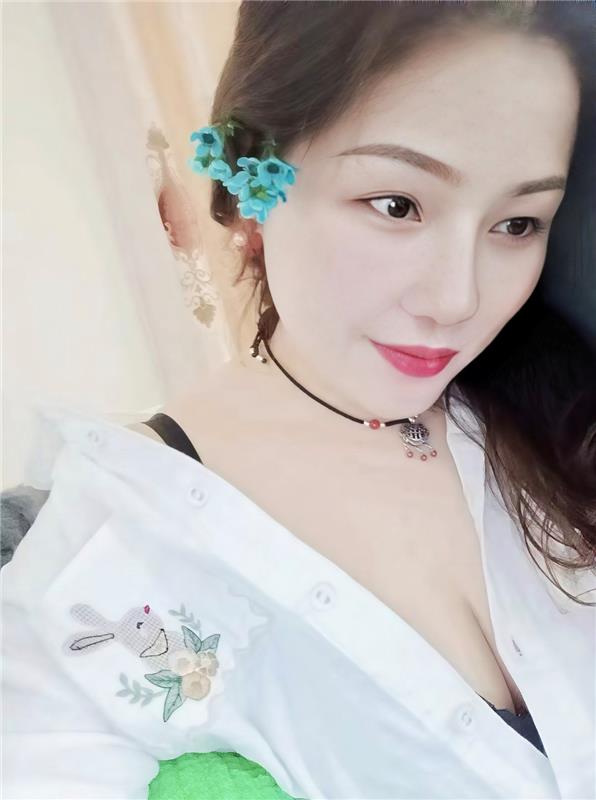 大亚湾丰满小姐姐