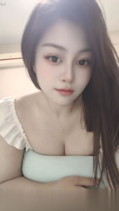 性感美女可舌吻