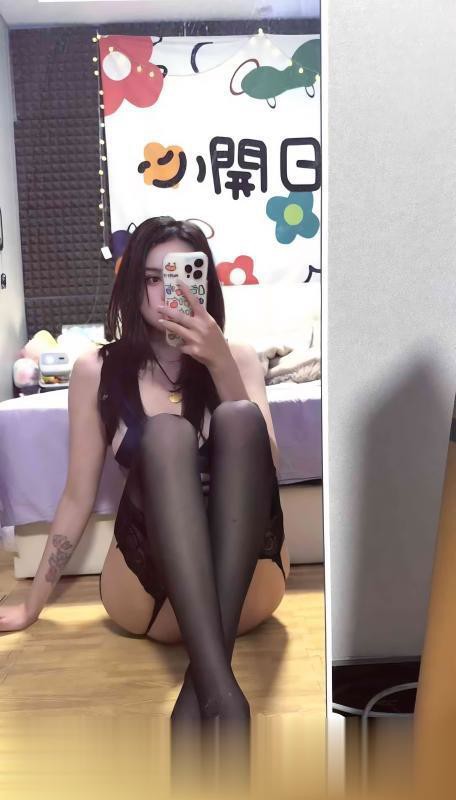 异域巨乳花姑娘