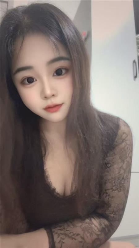 天桥丰满诱惑小姐姐