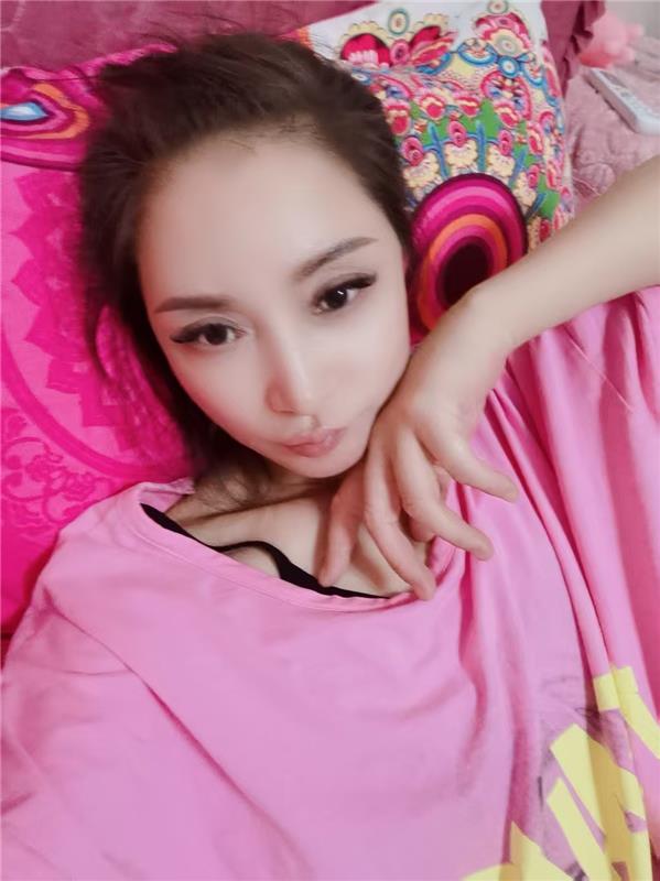 混血奶吸骚女神