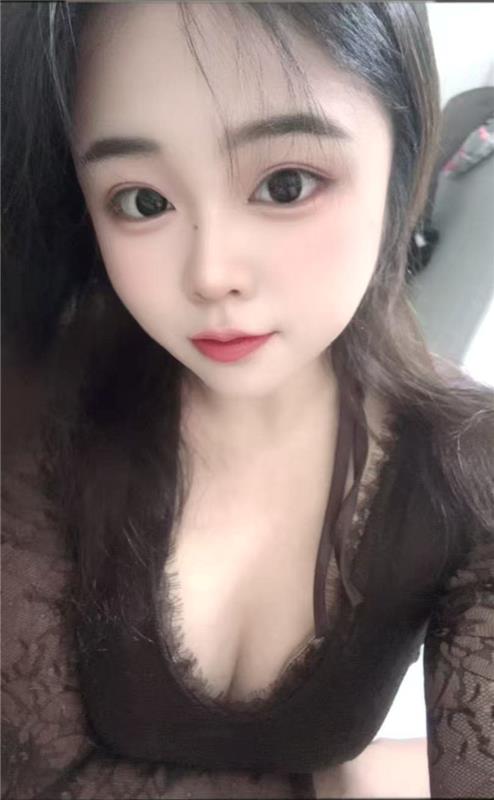 天桥丰满诱惑小姐姐