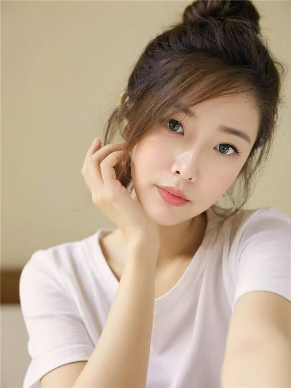 卖童装的小少妇