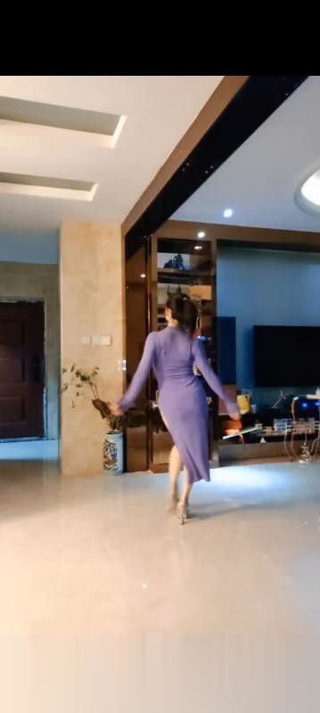 双飞舞蹈姐妹腰细胸大