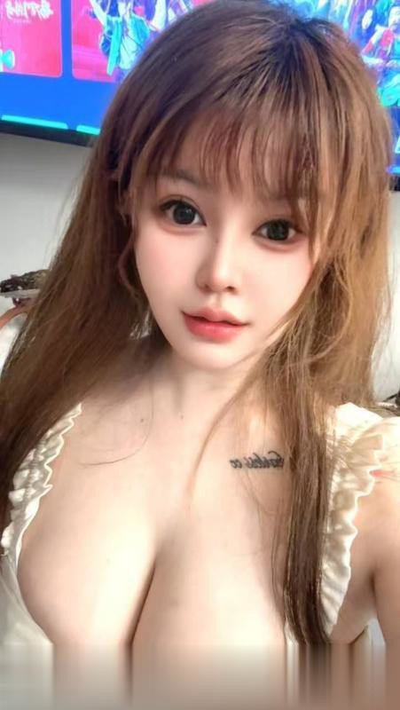 潮喷大胸老师画画