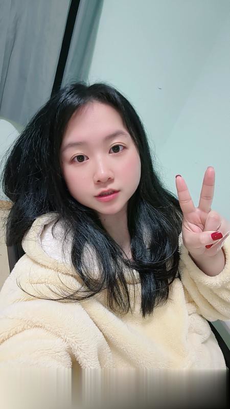 胖乎乎爱笑的小姐姐