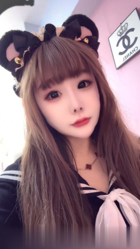 小巧玲珑甜妹妹