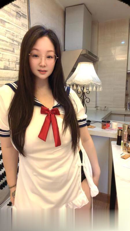 武进巨乳眼镜少妇