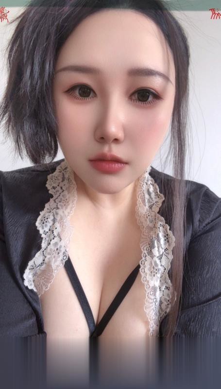 黑丝丰满小姐姐