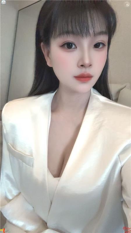 浦东巨乳美少女