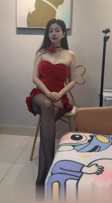 红衣舞娘..