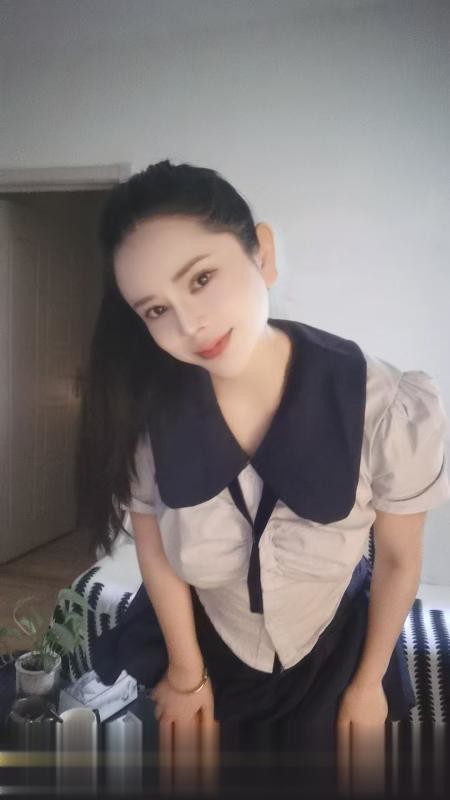 火辣制服少妇