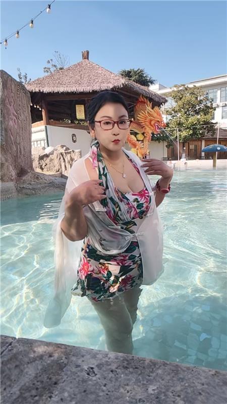 秦淮区爆乳眼镜舌吻骚货
