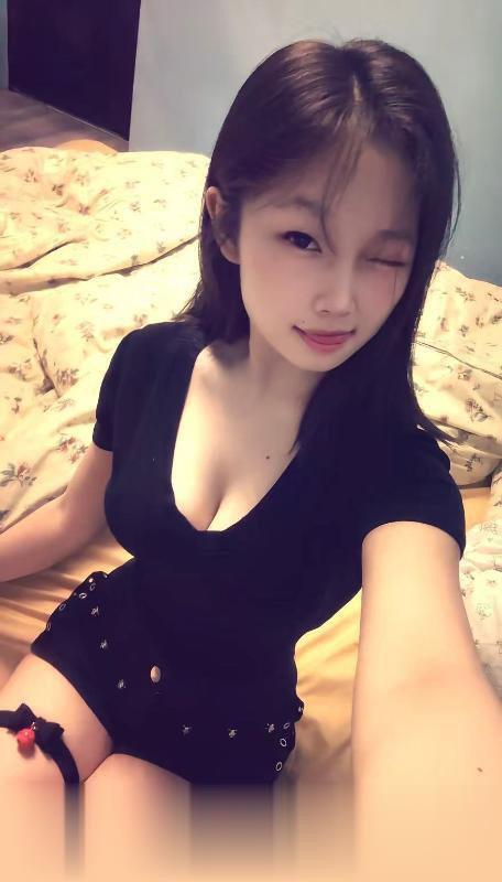性感尤物笑笑