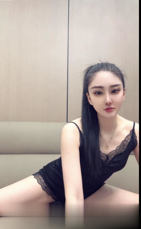东区翘臀大长腿