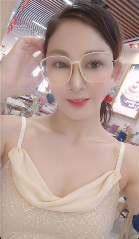 罗湖骚妇，角色扮演