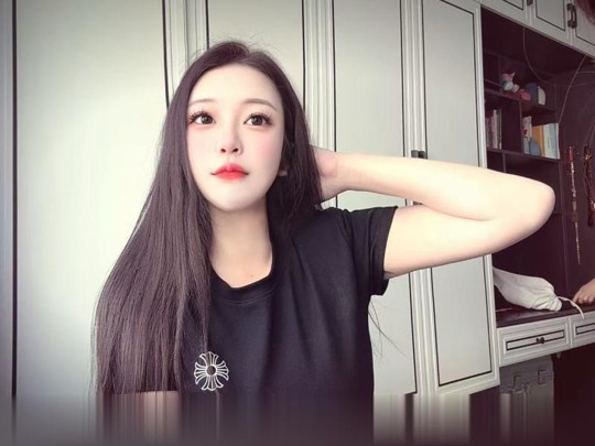 岳麓高挑美心小姐姐