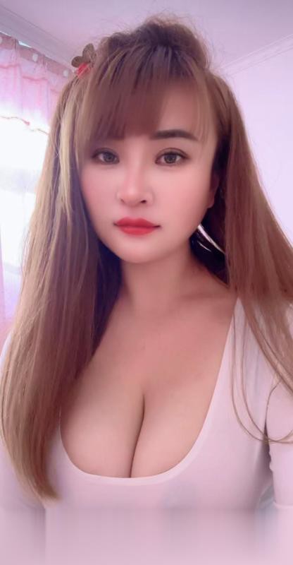 丰乳肥臀小少妇