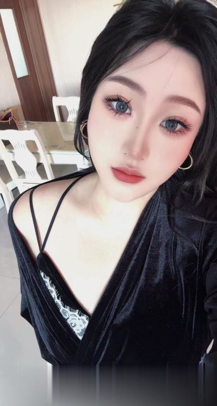 巨乳小骚货.
