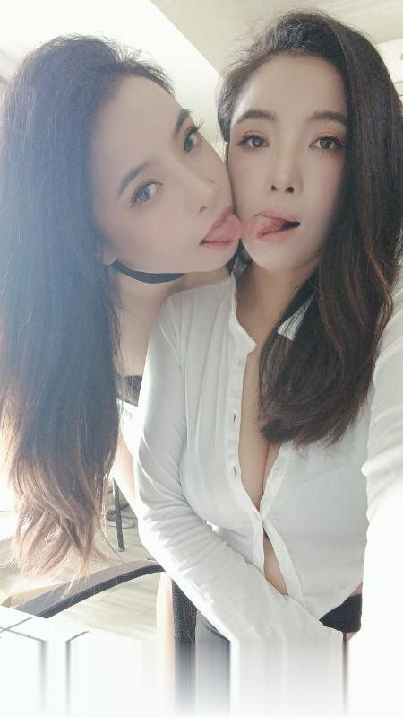 双胞胎姐妹.