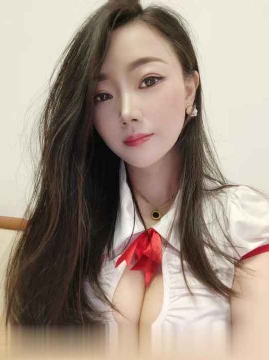 大波妹水床少妇