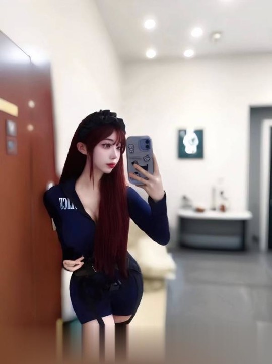 湖里水多翘臀嫩妹