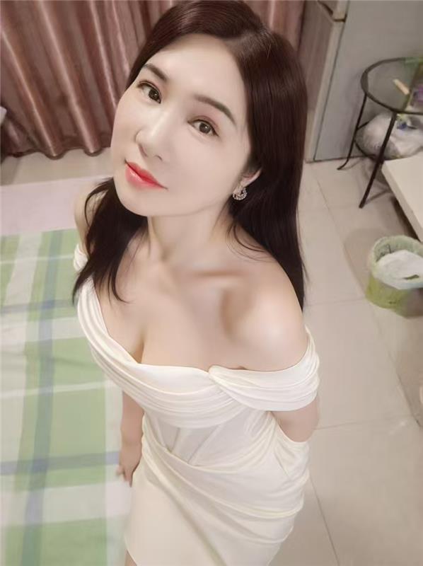 金水温柔小少妇