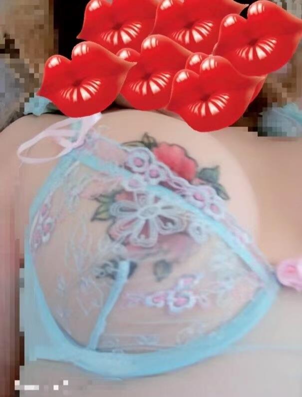 再战奶子纹身熟女