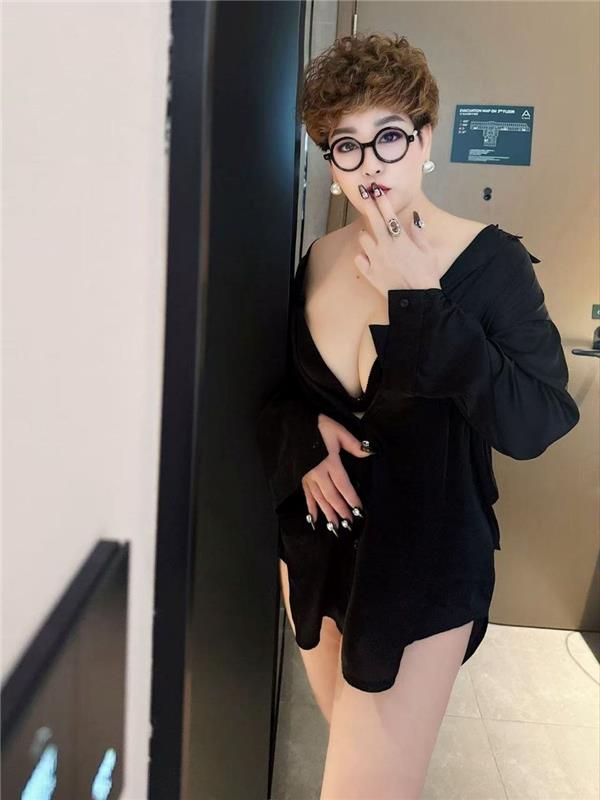 虹口巨乳翘臀喷水少妇