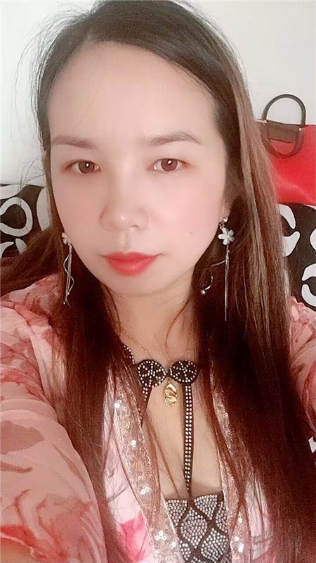 饭店兼职大奶熟女
