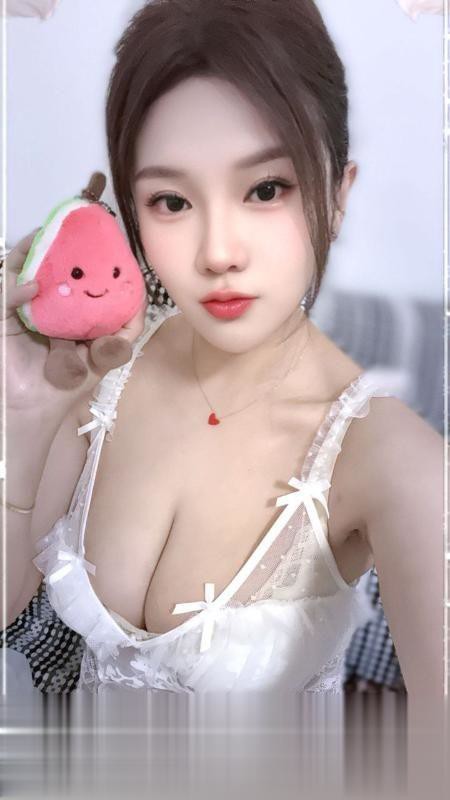 光谷豪乳兮月