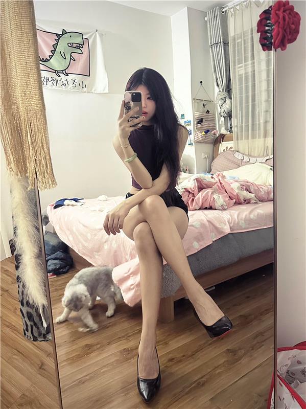 刚下海制服诱惑少女