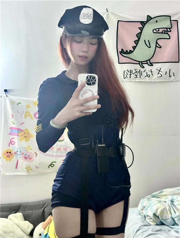 刚下海制服诱惑少女