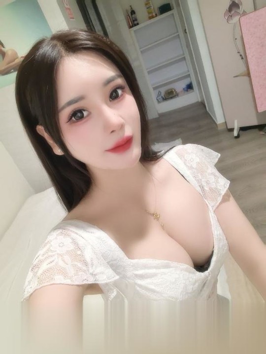 大奶翘臀骚妹子