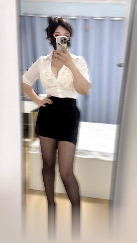 外滩E奶少妇